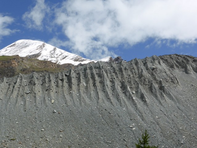 氷河が削っていった堆積土砂をモレーンといいまs・