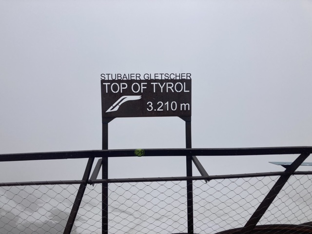 Top of Tirol 3,210mもご覧の通り視界が。。