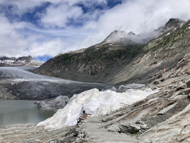 後退するローヌ氷河