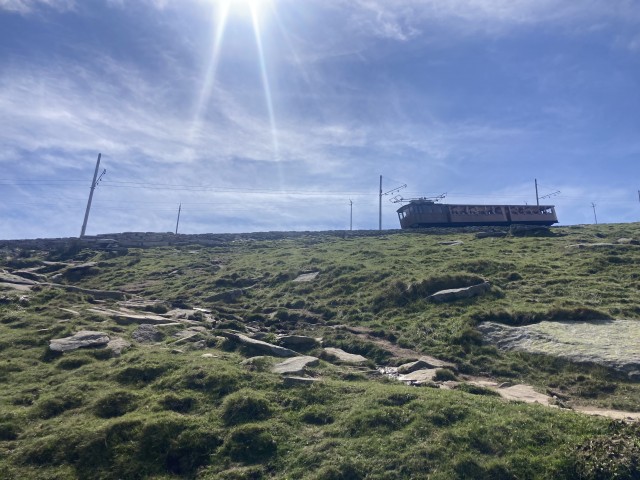 度々登山電車と出会える